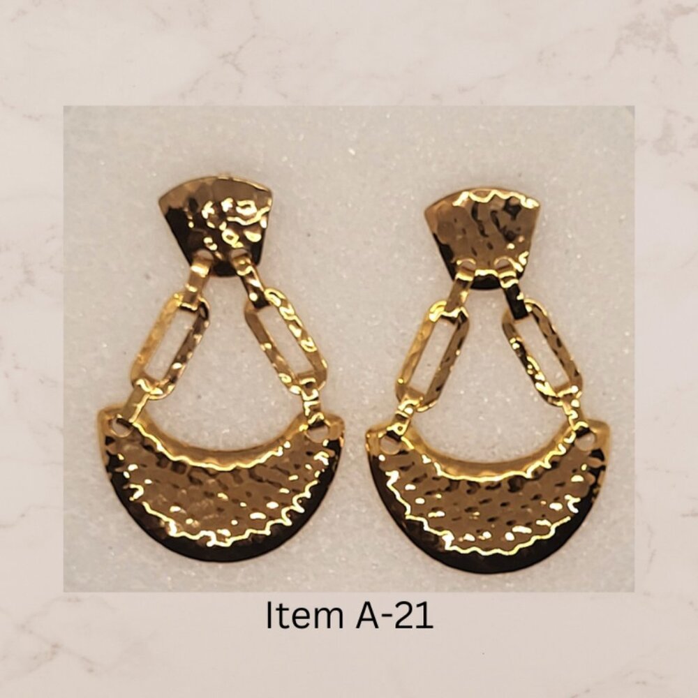 Vintage AVON Gold Tone Drop & Dangle Pierced Earrings Item A-21